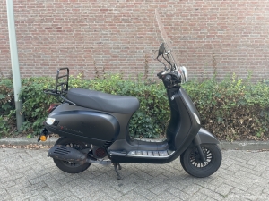 DJJD Cashmere scooter matzwart 3600 km
