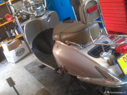 Retro scooter beige