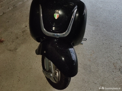 Retro scooter zwart