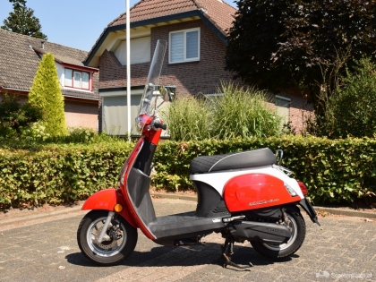 Kymco NewS rood