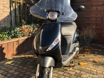 Piaggio Zip zwart