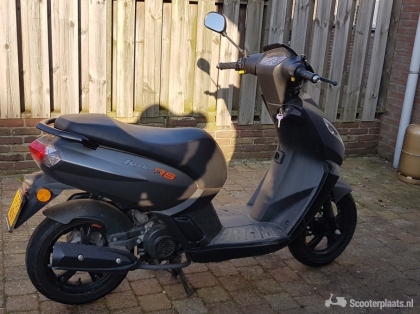 Peugeot Kisbee matzwart