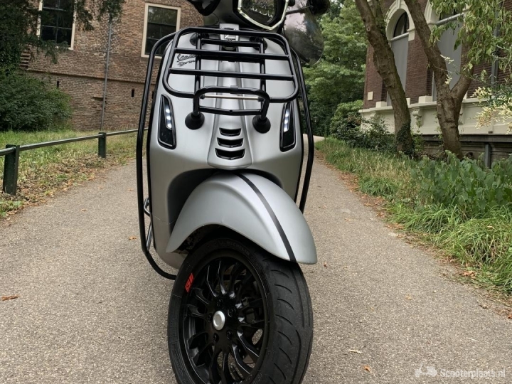 Vespa Sprint zilver