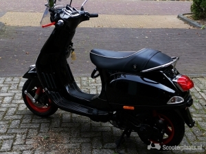 Vespa S zwart