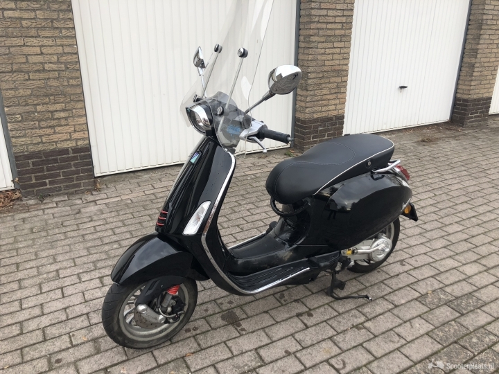 Vespa Sprint zwart