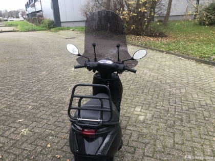 Piaggio Zip matzwart