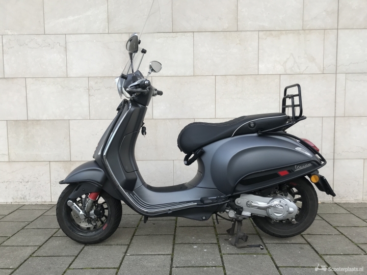 Vespa Sprint grijs