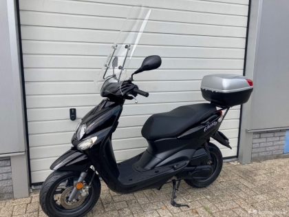 Yamaha NeoS zwart