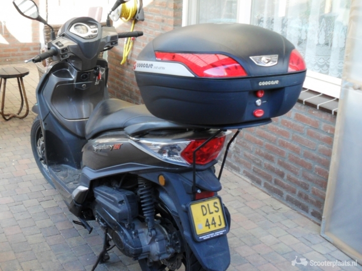 te koop zeer nette scooter met koffer en kettingsl - Scooterplaats