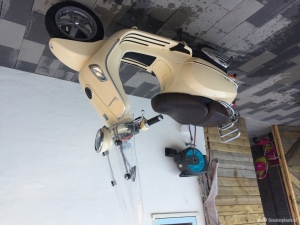 Vespa LXV beige