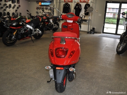 Vespa Si rood