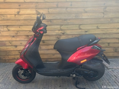 Piaggio Zip rood