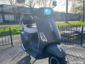 Vespa S grijs