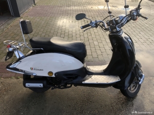 Retro scooter zwart