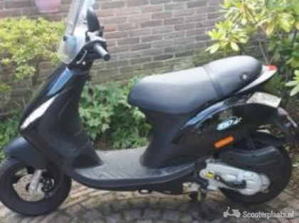 Piaggio Zip zwart