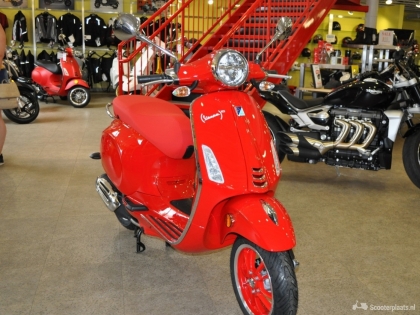 Vespa Si rood