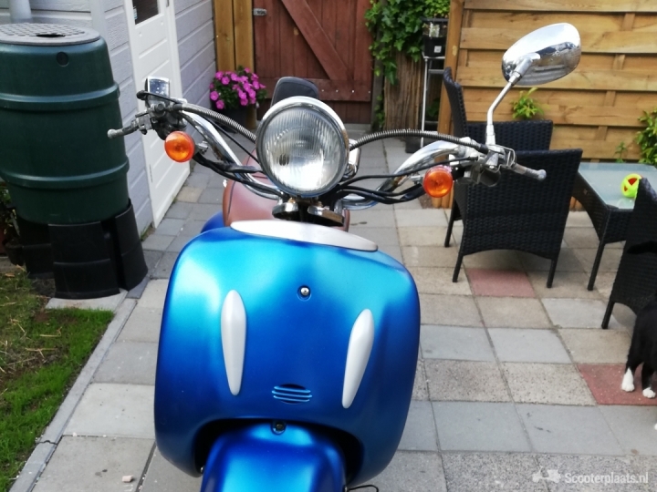 Retro scooter blauw