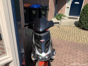 Aprilia SR Street zilver