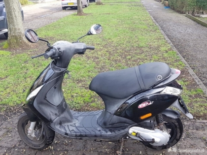 Piaggio Zip zwart