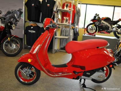 Vespa Si rood