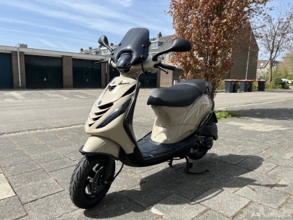 Zo goed als nieuwe Zip 2000