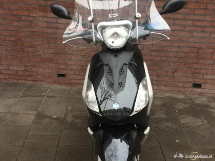 Piaggio Fly zwart