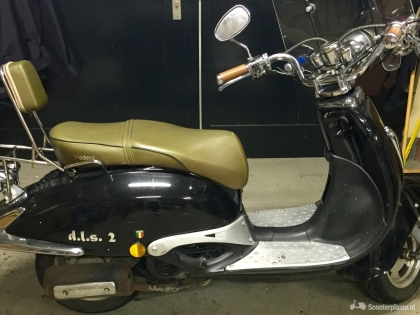 Retro scooter zwart