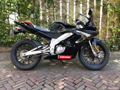 Derbi GPR 2008 20.000 km - Scooterplaats