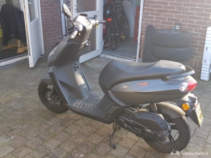 Peugeot Kisbee matzwart