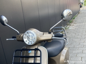 Vespa LX 50 bruin