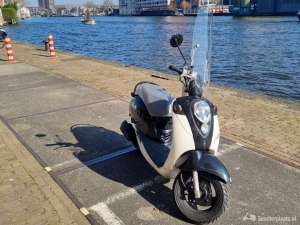 Sym mio 50cc met begrenzer en handmoffen