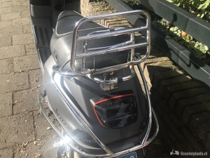 Vespa S grijs