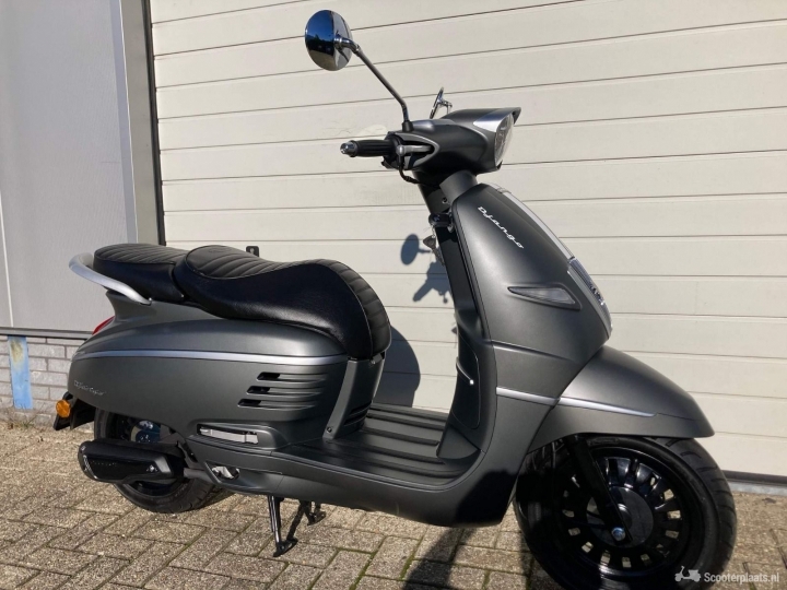 Peugeot Django 4 takt Snorscooter - Scooterplaats