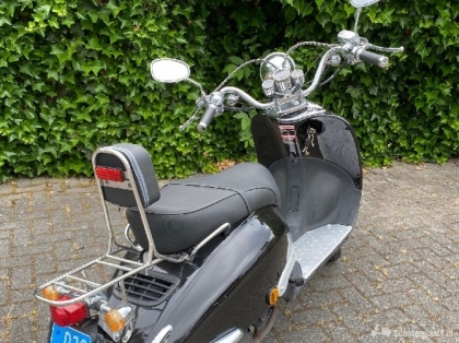 Retro scooter zwart