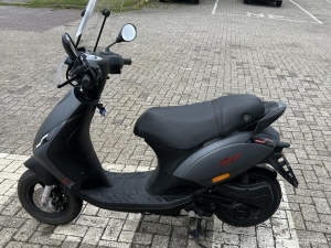 Piaggio Zip grijs