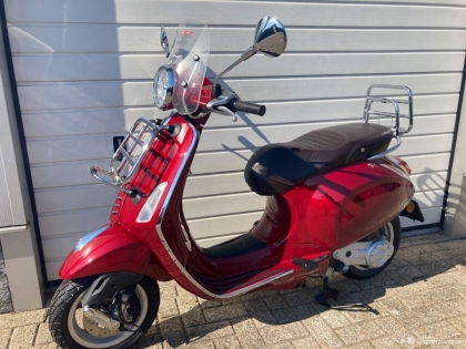 Vespa Primavera rood