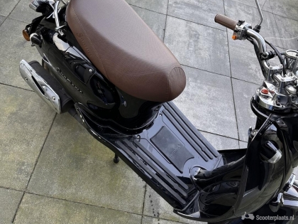 Retro scooter zwart