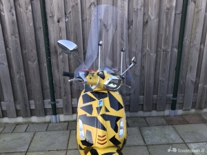 Vespa Sprint mat geel