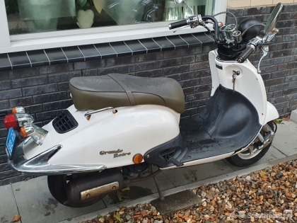 Retro scooter wit