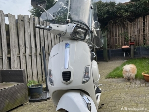 Witte Vespa S, 4 takt uit 2014