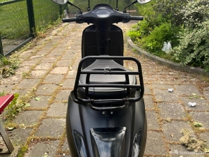 Vespa Sprint matzwart