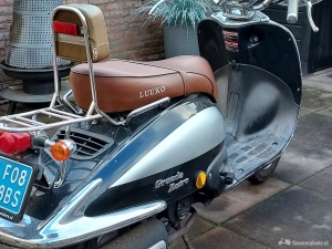 Retro scooter zwart