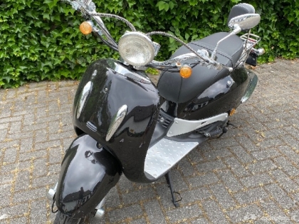 Retro scooter zwart