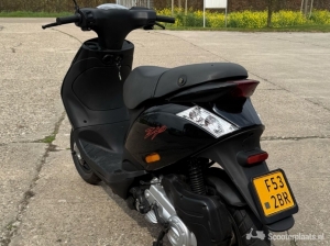 Piaggio Zip zwart
