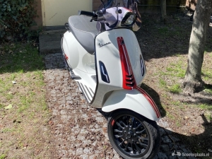 Vespa Sprint Racing Sixties 2021
