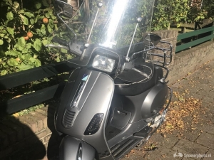 Vespa S grijs