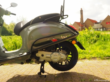 Vespa Sprint grijs