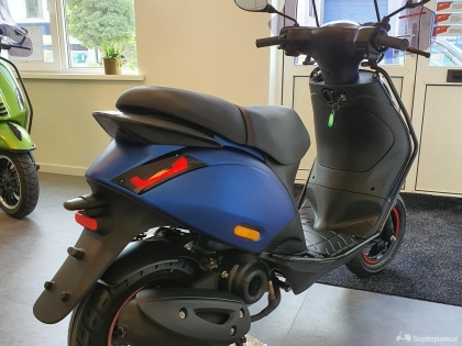 Piaggio Zip blauw