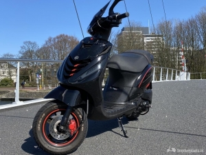 Piaggio Zip zwart