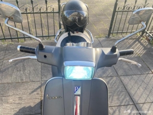 Vespa S grijs